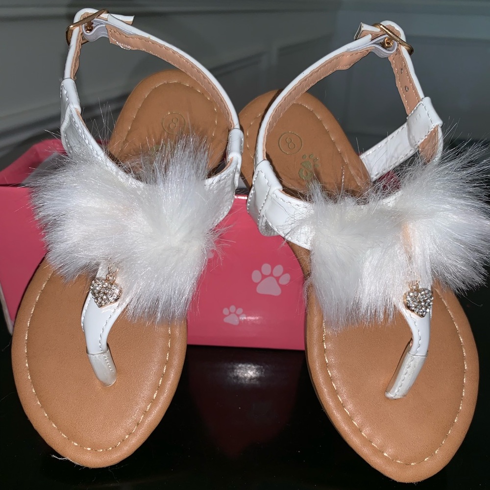 🛍HOST PICK Toddler White Fur Heart Charm Sandal 8